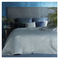 Prošívaný velurový přehoz na postel světle modré barvy