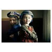 Fotografie Boy and girl twins dressed up as police officers, Rebecca Nelson, 40 × 26.7 cm