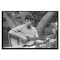 Fotografie Leonard Nimoy plays guitar, 1966, Suero, Orlando, 40 × 26.7 cm