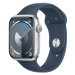 Apple Watch Series 9 45mm Stříbrný hliník s bouřkově modrým sportovním řemínkem - S/M