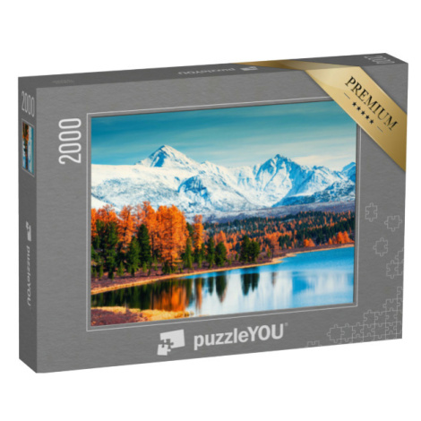 puzzle 2000 dílků „Hory a podzimní les u jezera Kidelu v pohoří Alta, Sibiř“