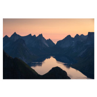 Fotografie Beautiful midnight sun in Lofoten island, Punnawit Suwuttananun, 40 × 26.7 cm