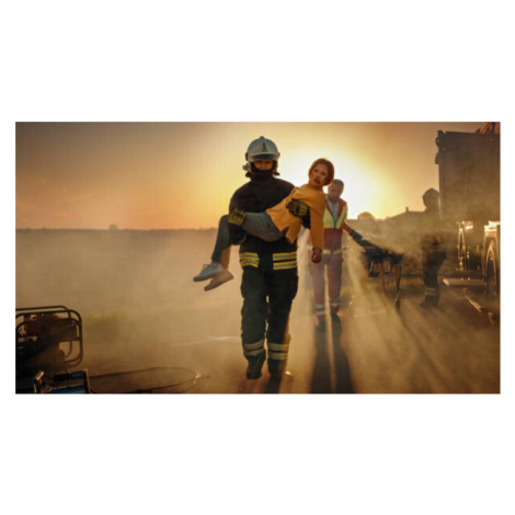 Plakát, Obraz - Brave Firefighter Carries Injured Young Girl, gorodenkoff, 40 × 22.2 cm