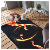 Čierny koberec s ohnivým kruhom