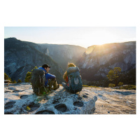 Umělecká fotografie A couple backpacking in the mountains., Jordan Siemens, (40 x 26.7 cm)