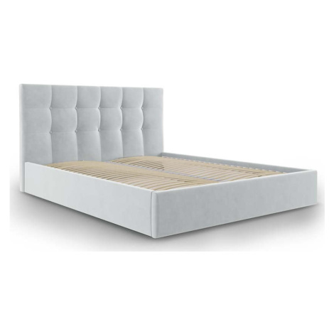 Světle šedá čalouněná dvoulůžková postel s úložným prostorem s roštem 160x200 cm Nerin – Mazzini Mazzini Sofas