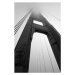 Fotografie Golden Gate Bridge tower in black, reisegraf, 26.7 × 40 cm