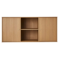 Nízká závěsná komoda v dekoru dubu v přírodní barvě 133x61 cm Mistral – Hammel Furniture