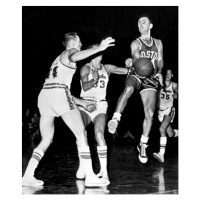 Fotografie Bob Cousy Passes Basketball, 35x40 cm