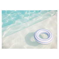 Umělecká fotografie Inflatable  ring in a swimming pool, mrs, (40 x 26.7 cm)