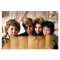 Fotografie Corey Feldman, Sean Astin, Jeff Cohen and Jonathan Ke Quan, 40 × 26.7 cm