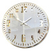 Nástěnné hodiny v retro stylu bílé barvy se zlatým ciferníkem