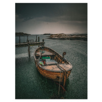 Fotografie Old fishingboat in the rain, Dan Larsson, 30 × 40 cm