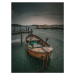 Fotografie Old fishingboat in the rain, Dan Larsson, 30 × 40 cm