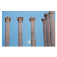 Fotografie Roman Temple under the moonlight, Santiago Urquijo, (40 x 26.7 cm)