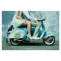 Fotografie Couple riding vintage scooter, Colin Anderson Productions pty ltd, 40 × 26.7 cm