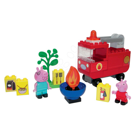 Stavebnice Peppa Pig Fire Engine PlayBIG Bloxx BIG Hasičské auto s 2 figurkami 40 dílů od 1,5-5 