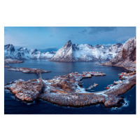 Fotografie Road among winter scenery in Lofoten, Marco Bottigelli, 40 × 26.7 cm