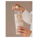 EQUA Mismatch Beige 750 ml designová luxusní ekologická skleněná lahev na pití s obalem z umělé 