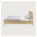 Dubová designová postel Spindle s žebrovaným čelem, 160 x 200 cm, světlá - Ethnicraft