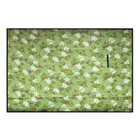 Zelená pikniková deka s květovým motivem