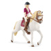 Schleich 42540 Blondýna Sofia s pohyblivými klouby na koni, 15 cm