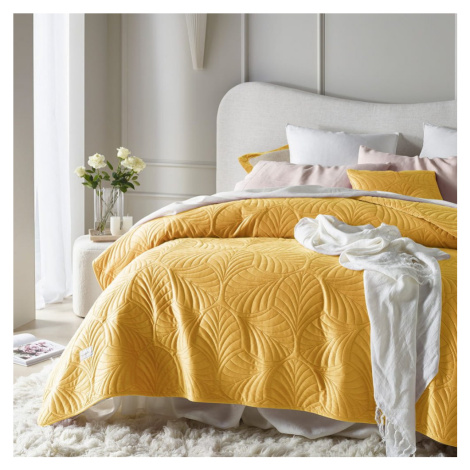 Žlutý velurový přehoz na postel Feel 220 x 240 cm