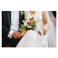 Fotografie bride and groom holding hands, borabakan, 40 × 26.7 cm