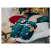 Vánoční tmavě zelená beránková deka z mikroplyše SNĚHULÁK A PERNÍČEK Rozměr: 200 x 220 cm