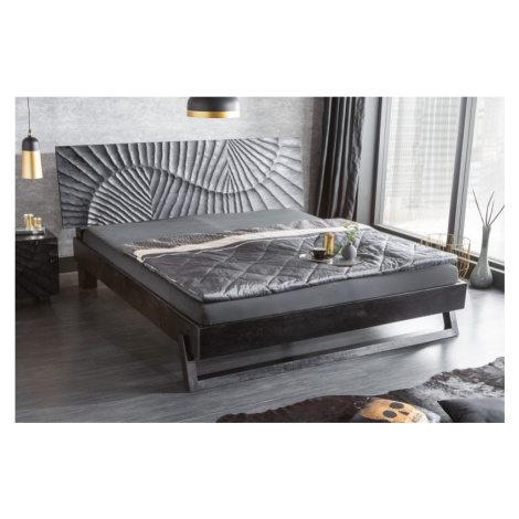 Estila Moderní luxusní masivní manželská postel Cumbria v černé barvě na matraci 180x200cm