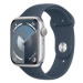 Apple Watch Series 9 45mm Stříbrný hliník s bouřkově modrým sportovním řemínkem M/L
