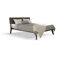 Estila Moderní masivní postel Beliasso v tmavě šedé barvě s podlouhlým dřevěným čelem s oblými h