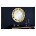 Estila Art deco závěsné zrcadlo Flovia kulatého tvaru se zlatým kovovým rámem vytvořeným z kulat
