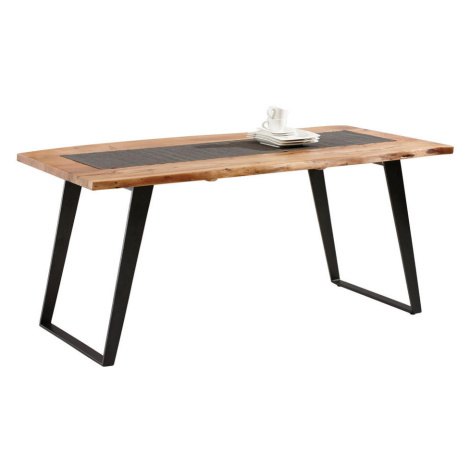 Jídelní stoly z akácie